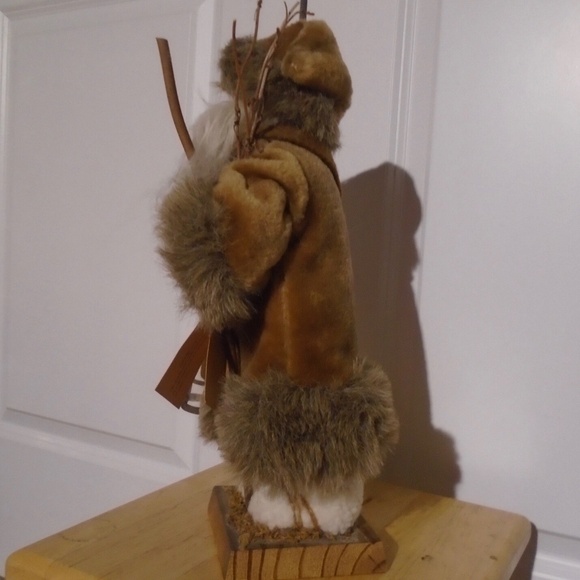 THE TENDER ART COLLECTION Folk Art Woodland Santa - Picture 4 of 7